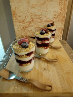 A picture of Berries_Oats_Yogurt Parfait.