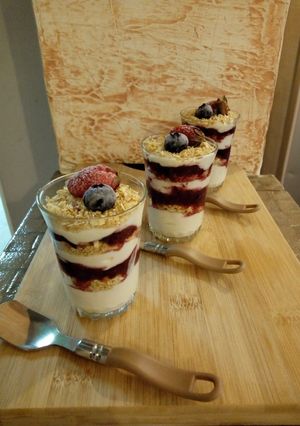 A picture of Berries_Oats_Yogurt Parfait.