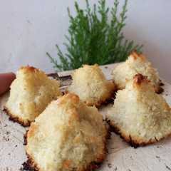 Una foto de Coquitos 👍 | Macaroons de Coco | 3 ingredientes ✅