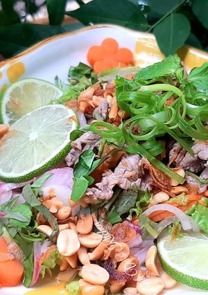Hình của món MÓN CAMPUCHIA: GỎI BÒ TÁI CHANH KHMER 🇰🇭.