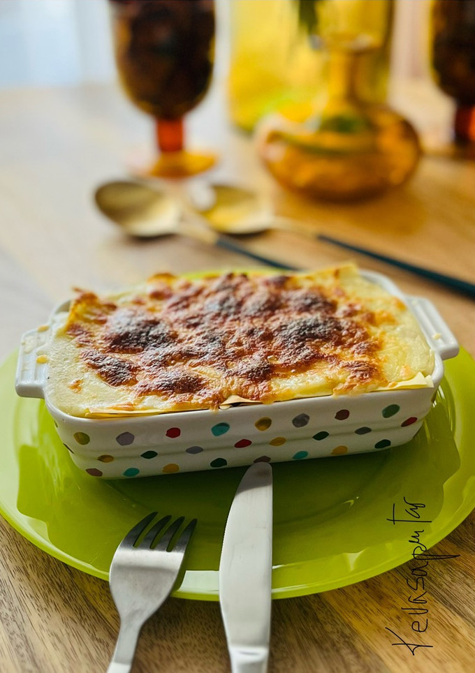 Una foto de Lasaña de berenjena y pollo 🍆 🧀 🐣
