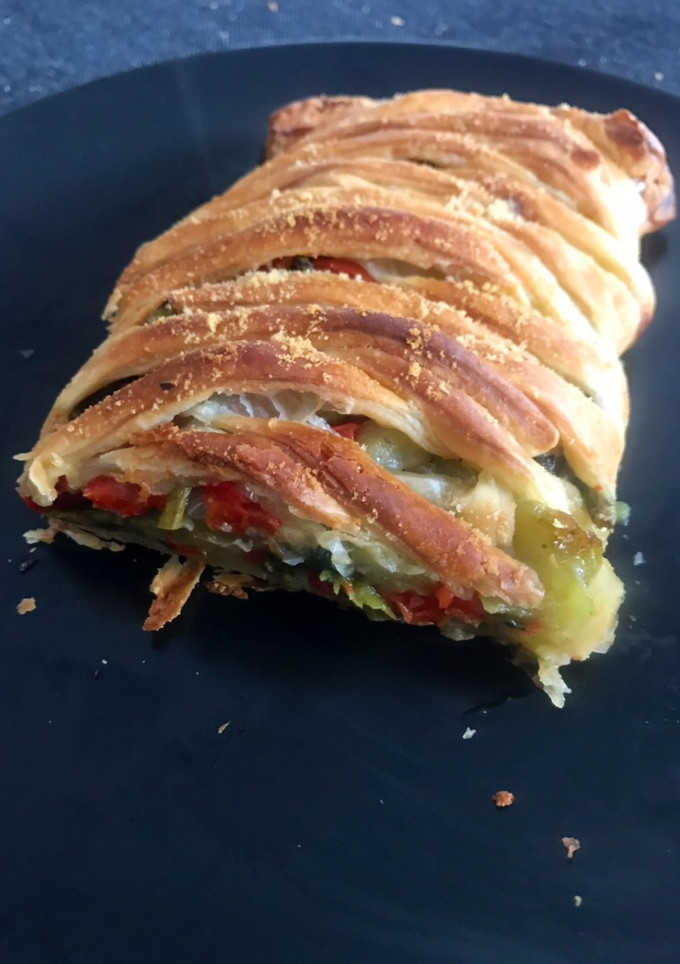 Una foto de Trenza de hojaldre y verduras