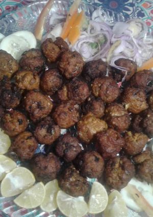 A picture of Fried tandori qeema balls.