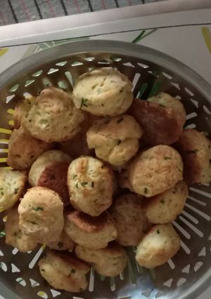 Una foto de Scons de queso y ciboullete