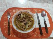 Una foto de bistec en cazuela