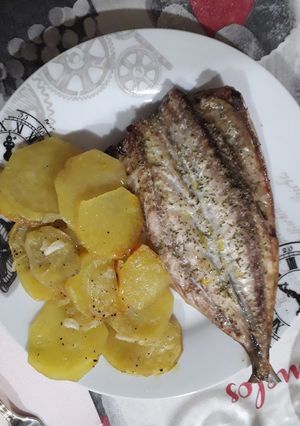 Foto principal de Caballa al horno con patatas