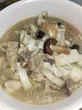 Umbut Kelapa masak Cendawan Shitake dan Pork Rinds