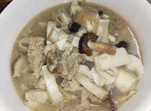 Gambar Umbut Kelapa masak Cendawan Shitake dan Pork Rinds