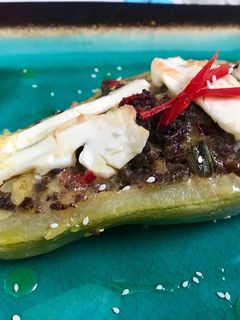Una foto de Zapallo italiano relleno con carne de soya