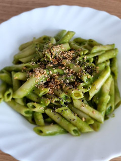 Una foto de Pasta con salsa de espinacas