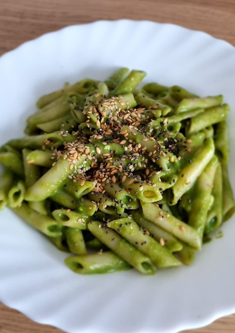 Una foto de Pasta con salsa de espinacas