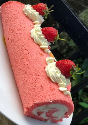 Foto resep Strawberry roll cake