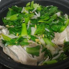 A picture of Garlic pork with vegetables.