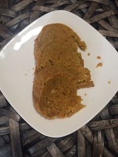 Una foto de Pastel de zanahoria con avellana y nuez de macadamia