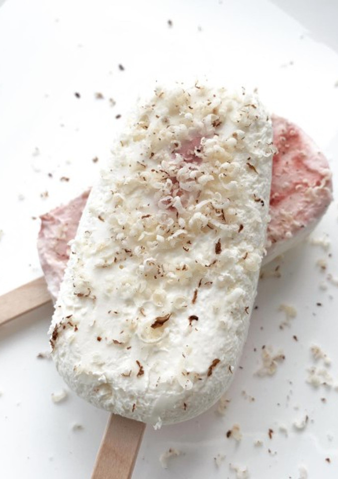 Una foto de Helado cremoso “Cheesecake” con topping de avellana 🍧