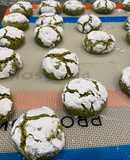 Galletas craquéladas de harina de almendras y macha
