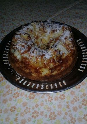 Una foto de Torta invertida de pera y manzana!!!🍏🍐