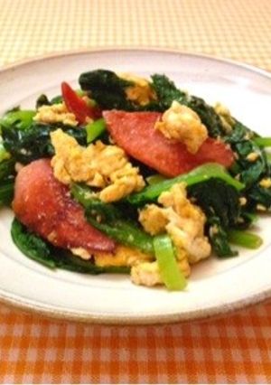 A picture of Egg Stir-Fry with Komatsuna and Bologna Sausage.