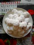 The Fluffiest Kourabiedes