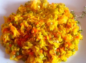 Una foto de Camarones & almejas al arroz con azafrán