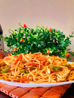 वेज हक्का नूडल्स (veg hakka noodles recipe in Hindi) रेसिपी मुख्य फोटो