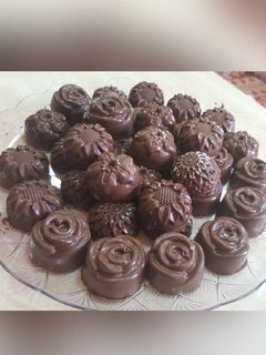 صورة لوصفة قوالب الشوكولاته اللذيذه😋🍫