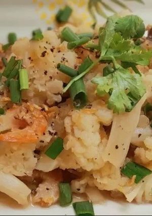 Hình của món Bông cải xào thịt và tôm khô.