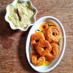 A picture of Medu- vada.