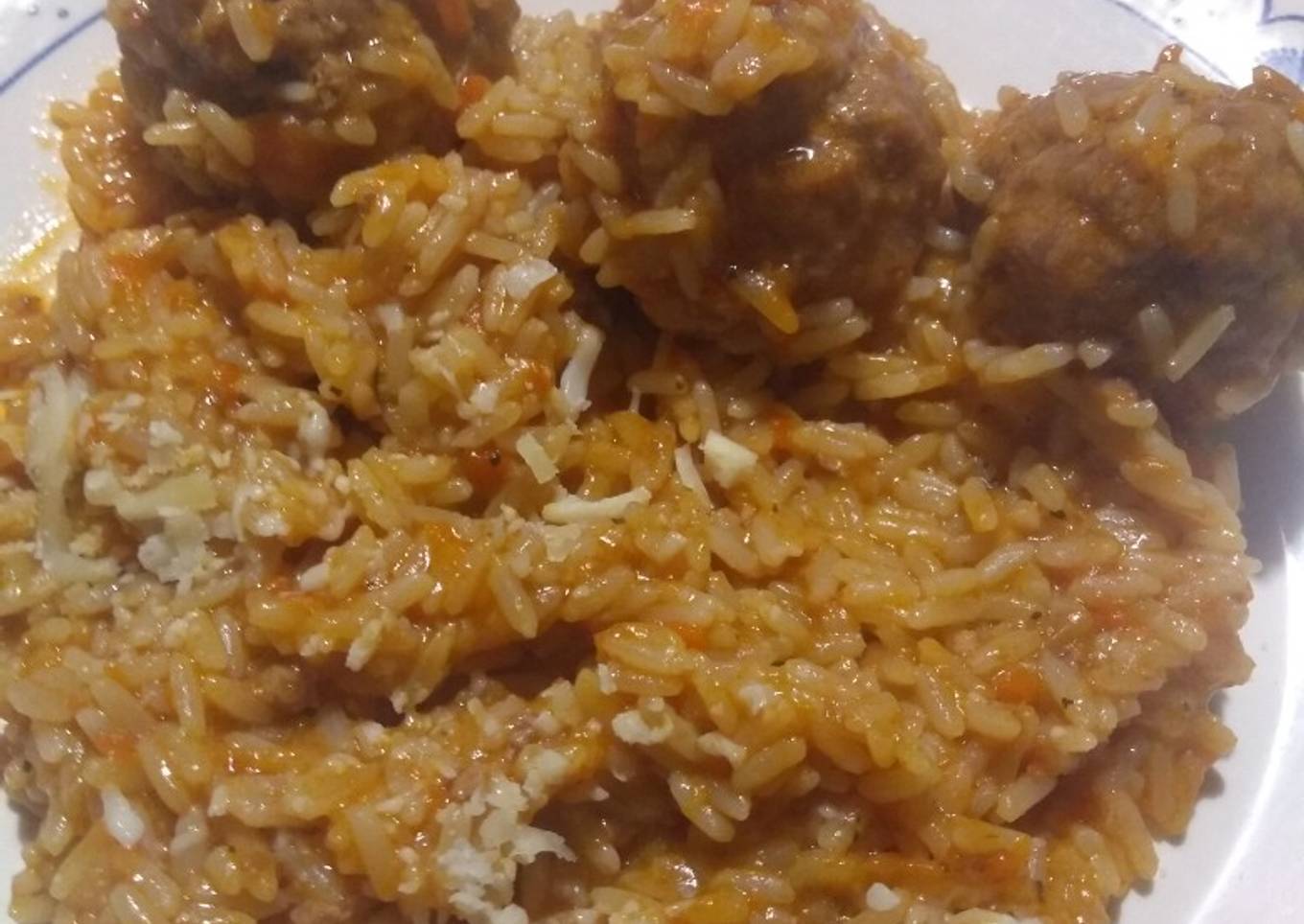 Arroz con albóndigas