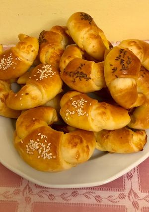 Füstölt sajtos, magvas mini kiflik recept fotója