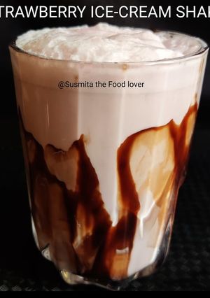 A picture of STRAWBERRY ICE-CREAM MILKSHAKE.