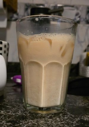 Una foto de Caramel macchiato frio