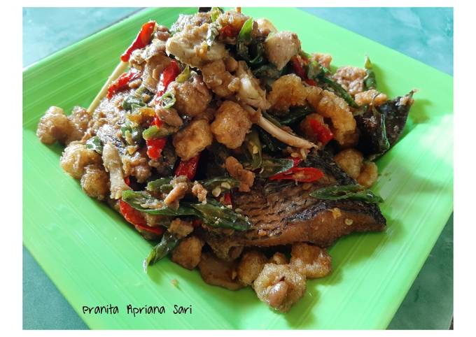 Ikan sambel tauco kerupuk jangek
