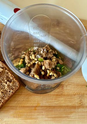 Φωτογραφία της συνταγής Pesto μαϊντανού με ψωμί του τοστ