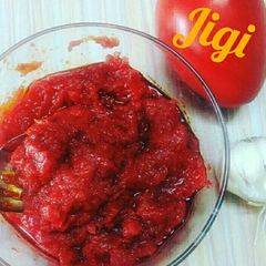 A picture of Tomato and garlic chutney.