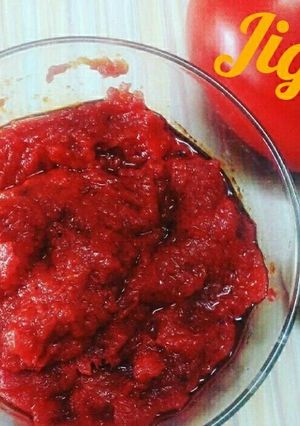 A picture of Tomato and garlic chutney.