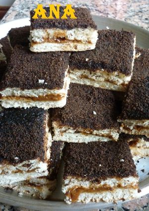 Una foto de Tortas negras rellenas de dulce de leche