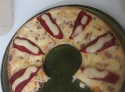 Una foto de rosca de jamon y queso