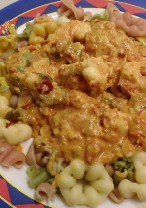 Foto principal de Pasta de colores con langostinos al curry