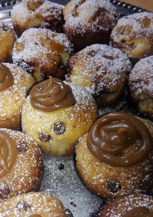 Una foto de Muffins esponjosos sin manteca con chip de chocolate 🍫🍪