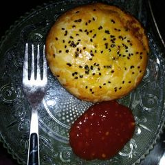 A picture of Chicken Buns.