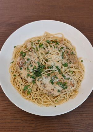 صورة لوصفة ‏Chicken pecatta pasta 🍝مكرونة بالدجاج مع صلصة الزبدة والليمون