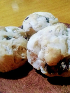 Una foto de Pan de olivas negras