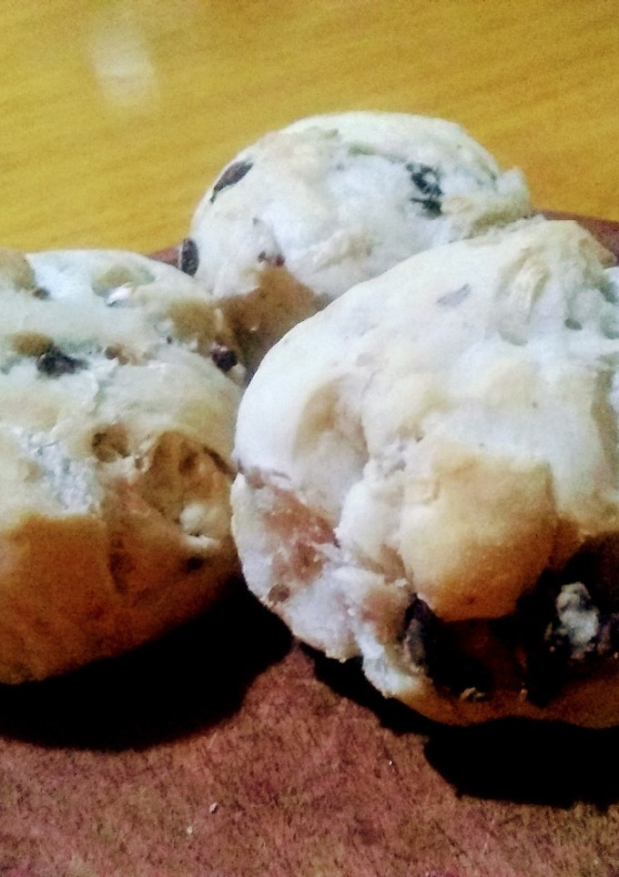 Una foto de Pan de olivas negras