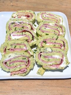 Une photo de Roulé de courgettes au jambon