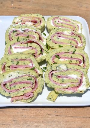 Une photo de Roulé de courgettes au jambon