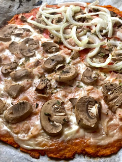 Una foto de Pizza masa de boniato mitad y mitad 🍕