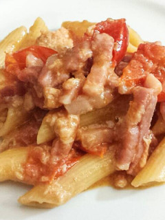 Una foto de Pasta atún y panceta