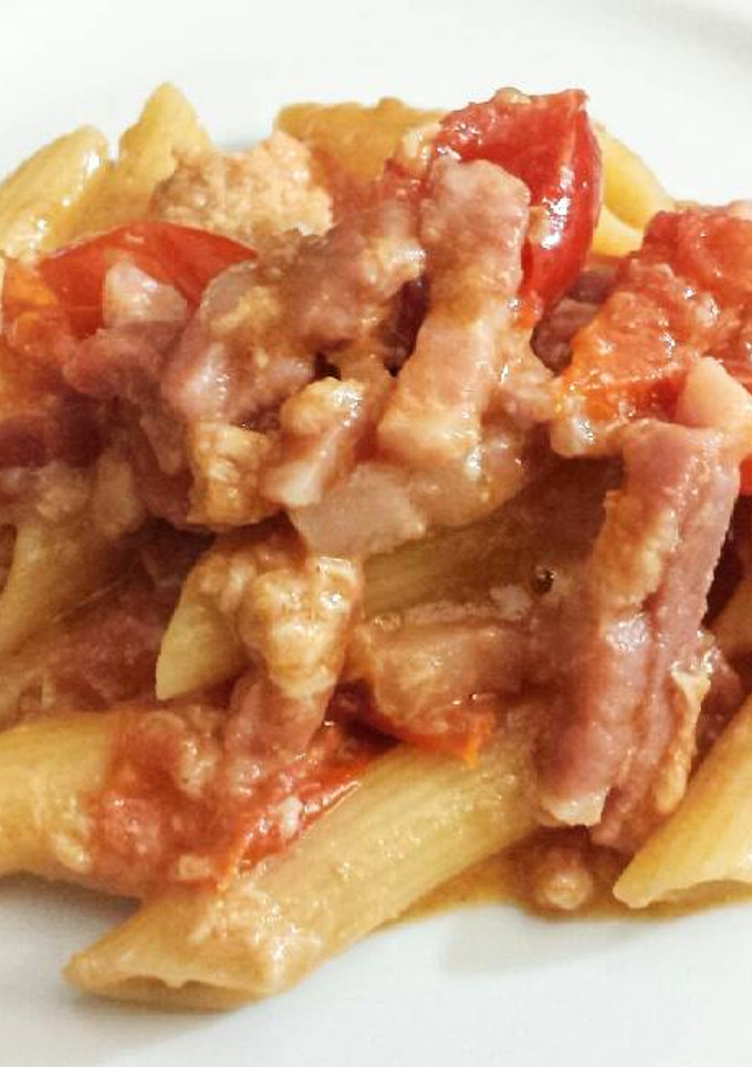 Una foto de Pasta atún y panceta
