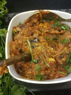 बैंगन का भरता (Baingan Bharta Recipe In Hindi) रेसिपी मुख्य फोटो